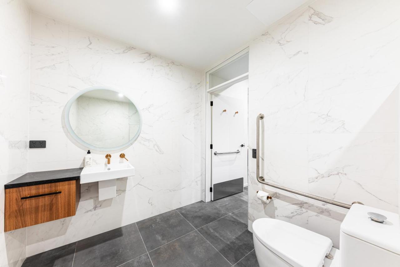 Galaxy Boutique Hotel レイク・テカポ エクステリア 写真 A modern bathroom