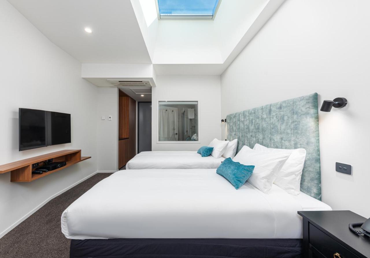Galaxy Boutique Hotel レイク・テカポ エクステリア 写真 Skylight in a hotel room