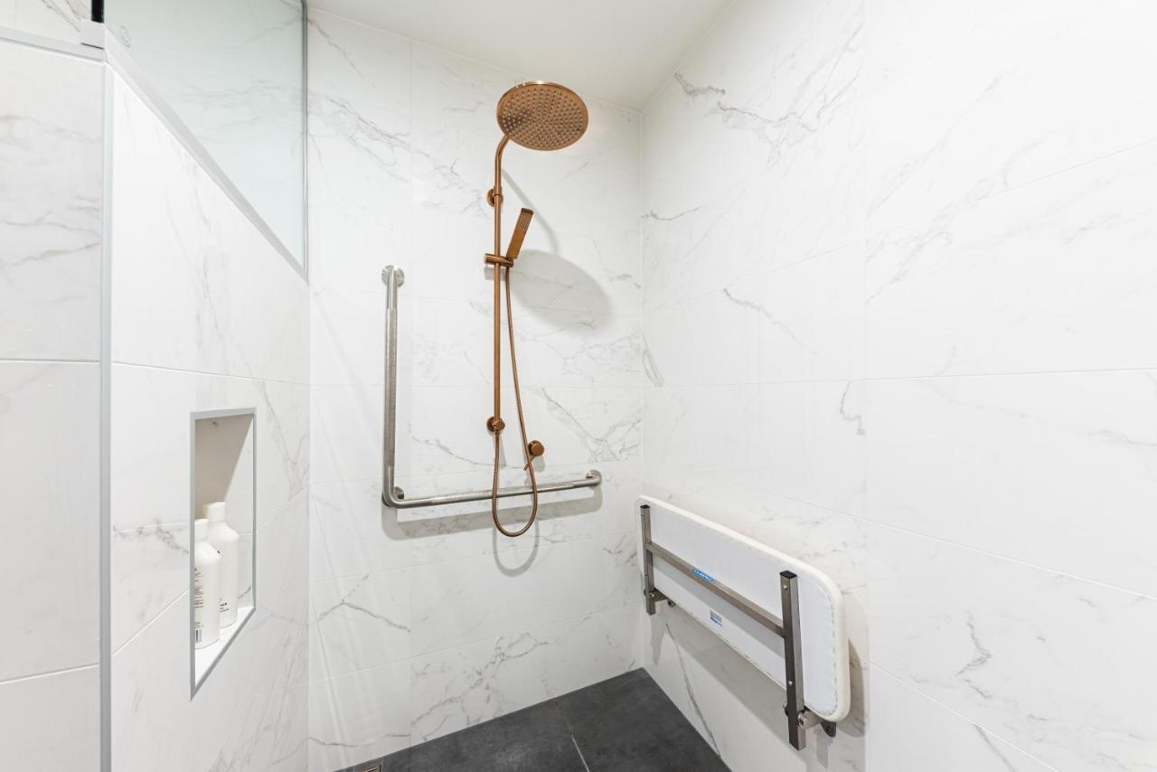 Galaxy Boutique Hotel レイク・テカポ エクステリア 写真 Shower seat