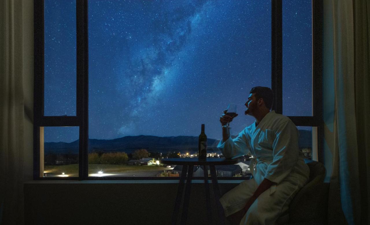 Galaxy Boutique Hotel レイク・テカポ エクステリア 写真 Milky Way over the town of Stargazing